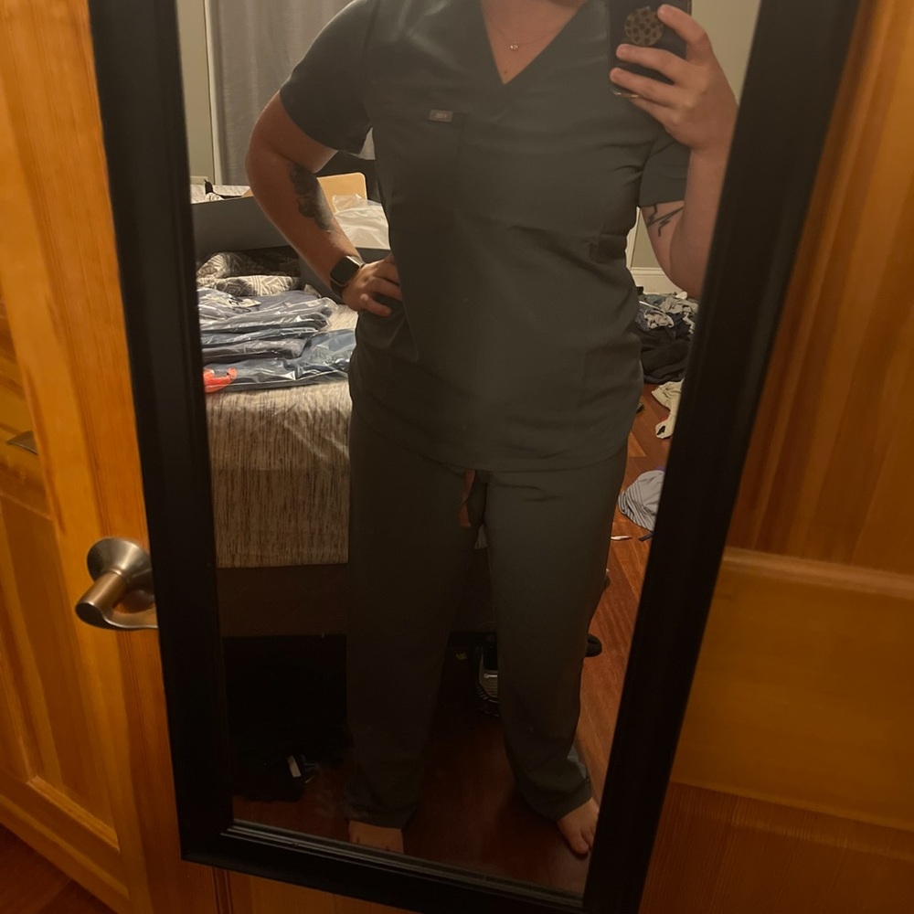 Figs scrubs